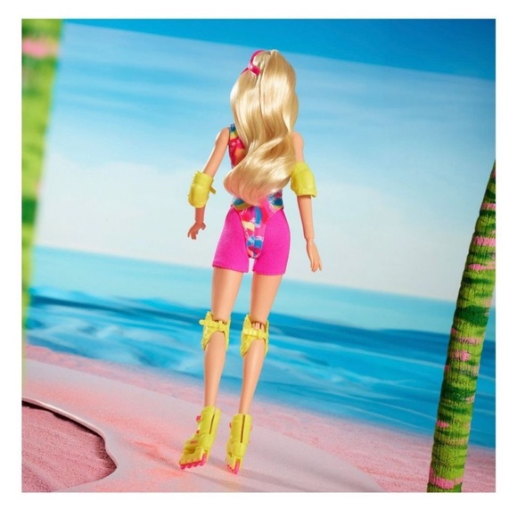 Margo Robbie Skate Barbie - Picture 4 of 7